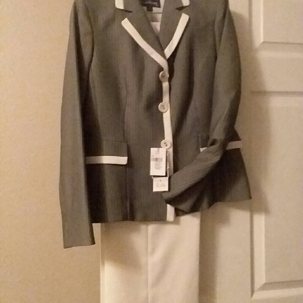 Pant suit